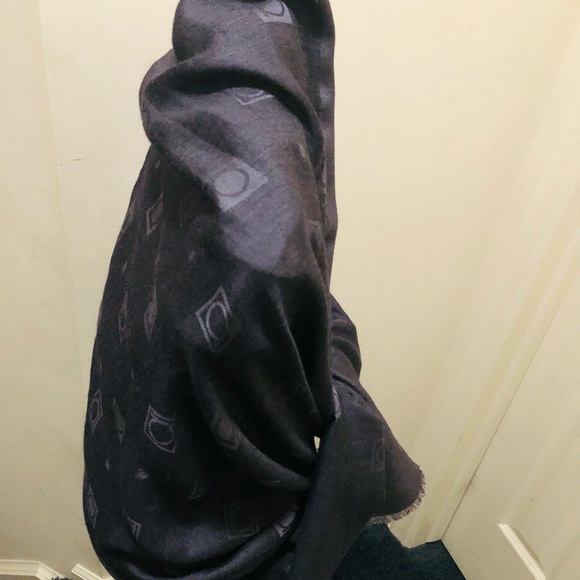 Salvadore Ferragamo Scarf/Shawl. 72” By 30”. 100% Cashmere. Long. - Picture 14 of 15